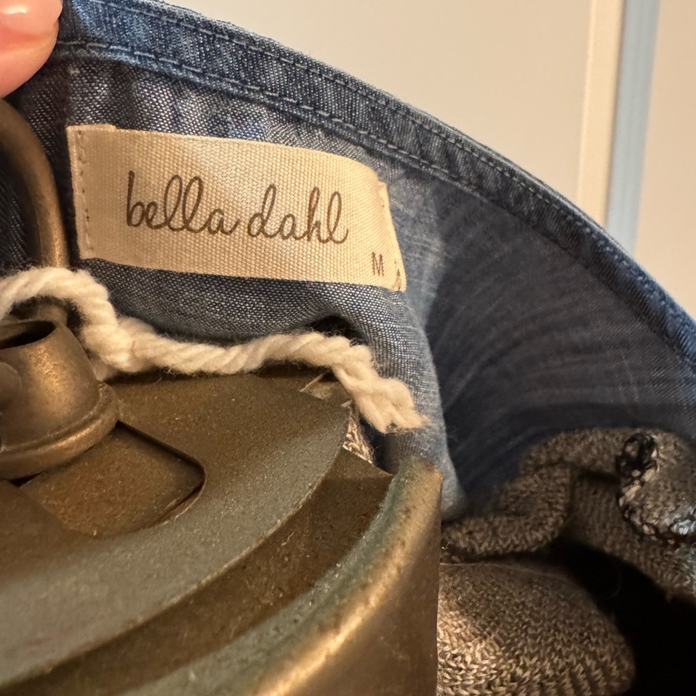 Bella Dahl Women's Blue Denim Top NWT - Picture 9 of 11